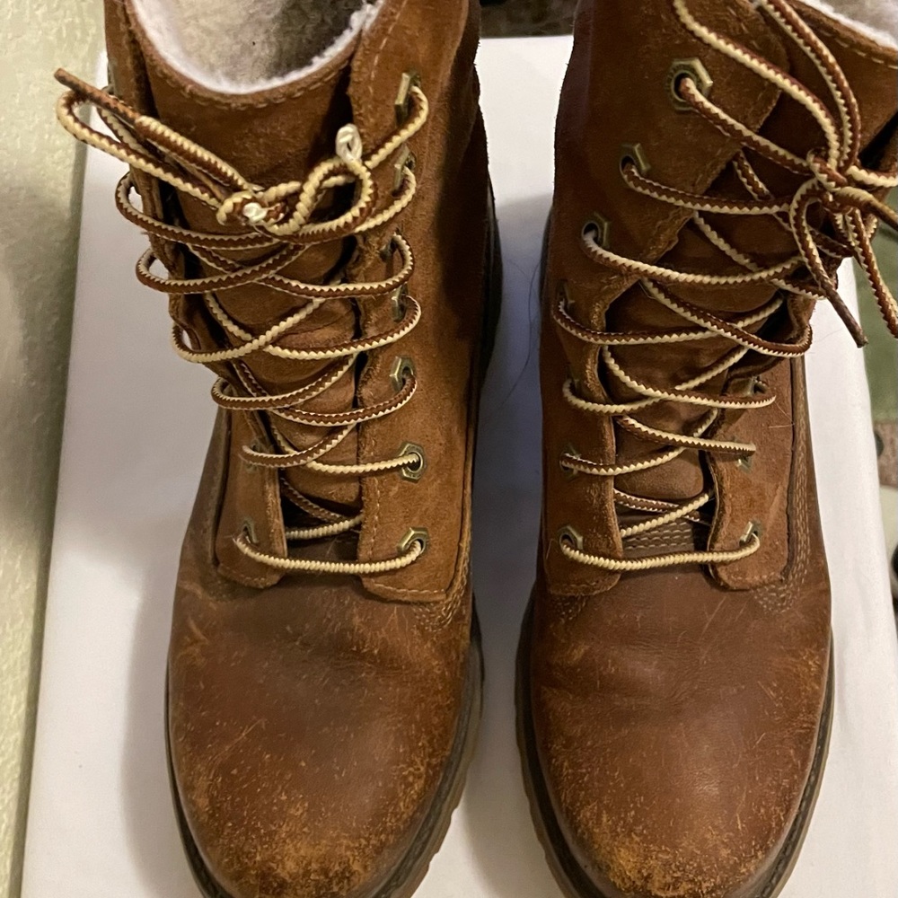 Timberland Women’s Authentic Waterproof Roll-Top Boots Fleece Wheat Nubuck.